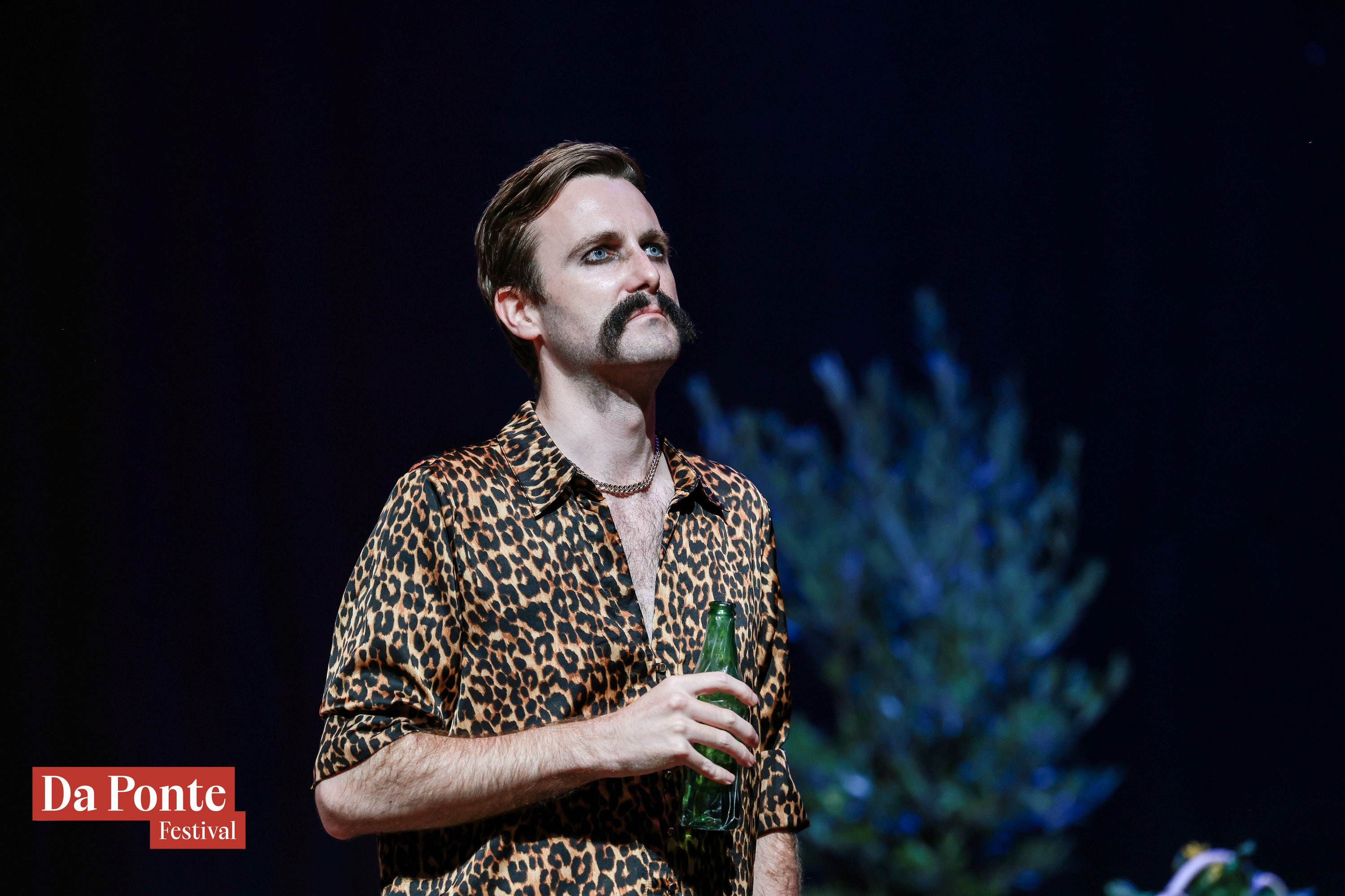 Tim Alexander as Guglielmo in Così fan tutte