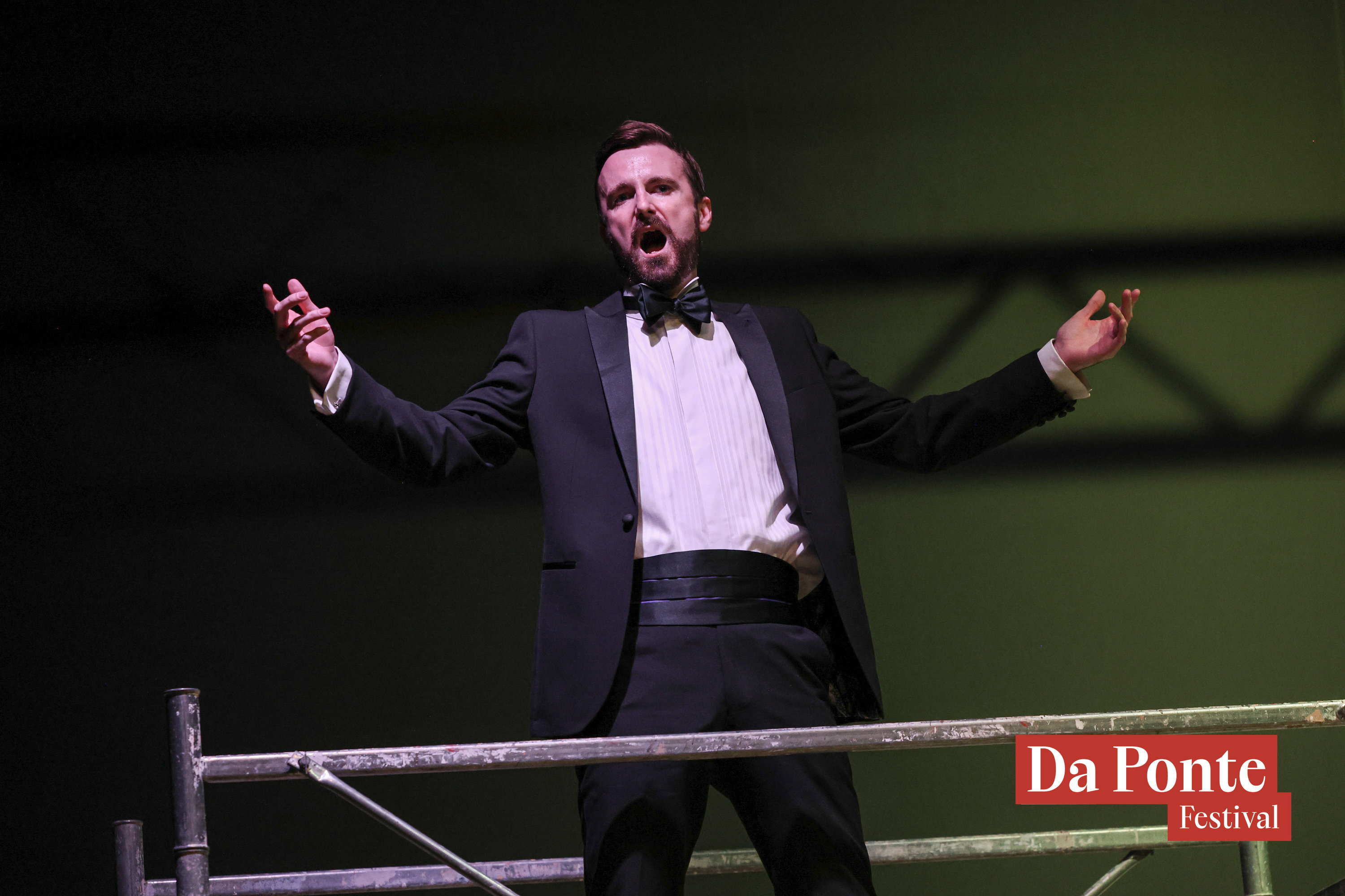 Tim Alexander as Don Giovanni, Fin ch'han dal vino